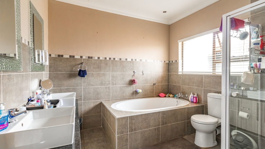4 Bedroom Property for Sale in Boschdal North West